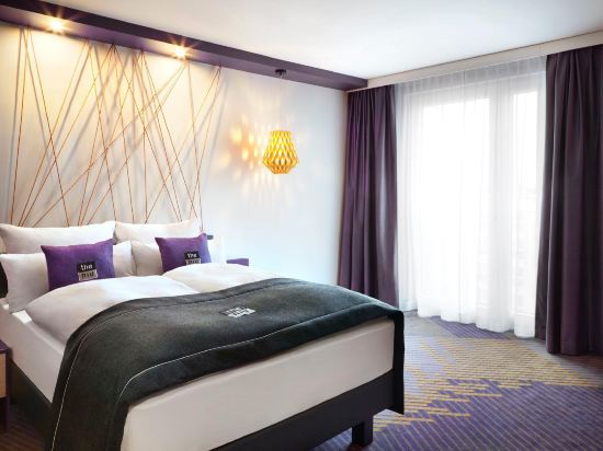 Holiday Inn - the niu, Air Frankfurt Messe by IHG Room Type - Premium Queen Room with City View