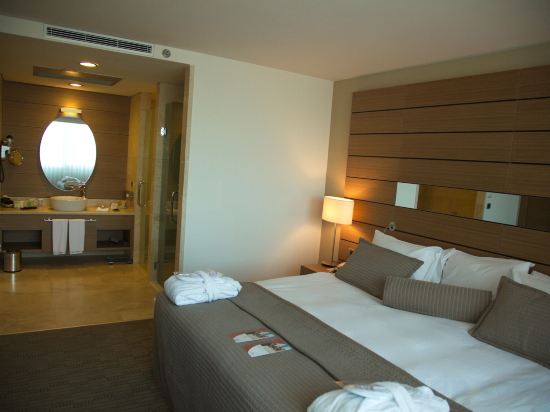DoubleTree by Hilton Ankara Ankamall - Tap to explore photos
