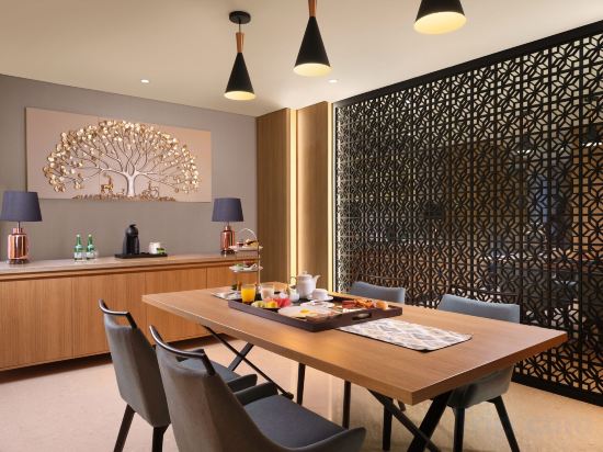 Hotel Santika Premiere Bandara - Palembang - Tap to explore photos