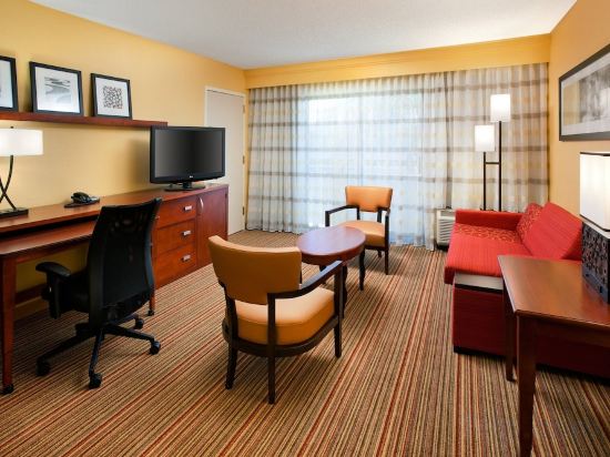 Courtyard by Marriott San Diego Sorrento Valley - Tap to explore photos