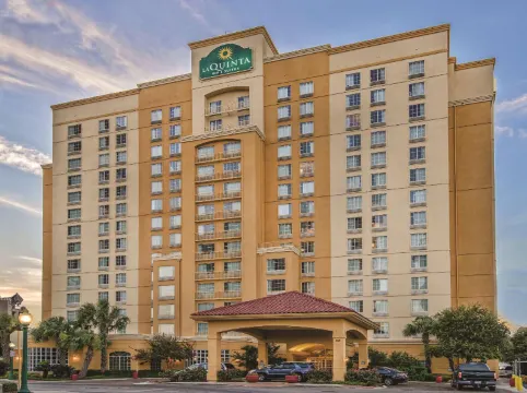 La Quinta Inn & Suites by Wyndham San Antonio Riverwalk