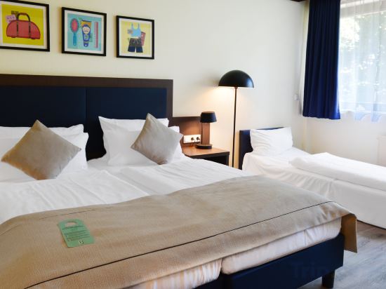 Garner Hotel Frankfurt - Palmengarten by IHG Room Type - Standard Room With 2 Single Beds And Sofa Bed
