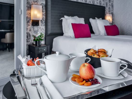 Maison Astor Paris, Curio Collection by Hilton Room Type - Premium Twin Room