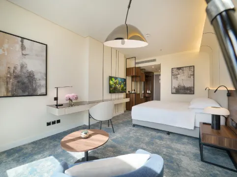 諾瓦M酒店，羅塔納邊緣