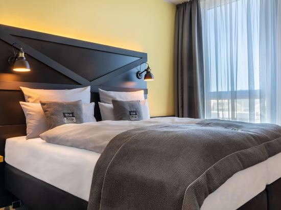 Holiday Inn - the niu, Fury Aschheim Messe by IHG Room Type - Standard Queen Room