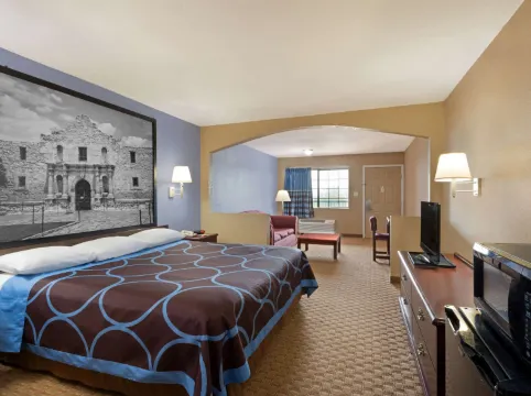 Super 8 by Wyndham San Antonio/Riverwalk Area