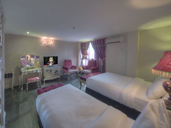 Arenaa Batik Boutique Hotel - Tap to explore photos