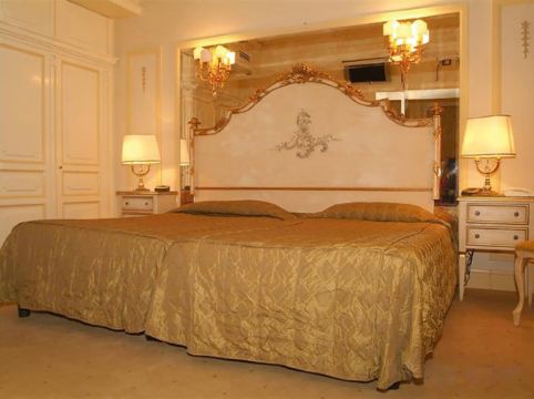 Champagne Palace Hotel Room Type - Junior Suite