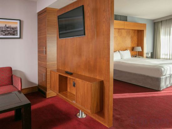 The Crown Hotel, Cricklewood (North West London), WorldHotels Distinctive Room Type - King Suite - Non-Smoking
