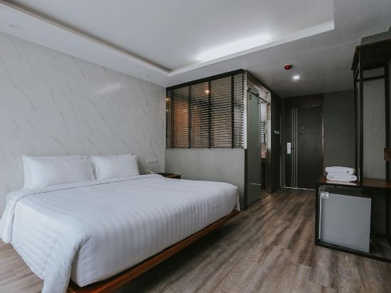 Bangkok City Link Hotel Room Type - Deluxe King Room
