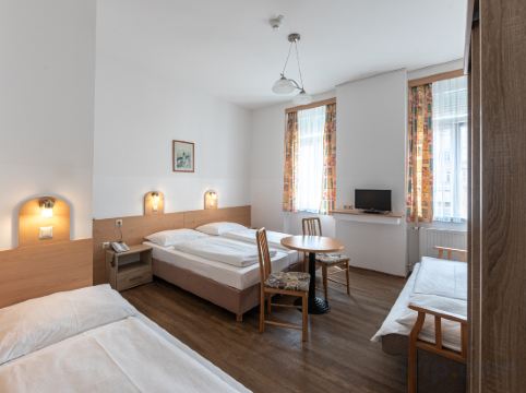Hotel Terminus Vienna Room Type - Quadruple Room