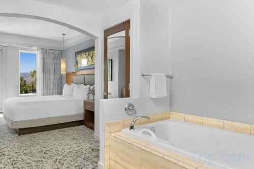 Marriott's Desert Springs Villas II - Tap to explore photos