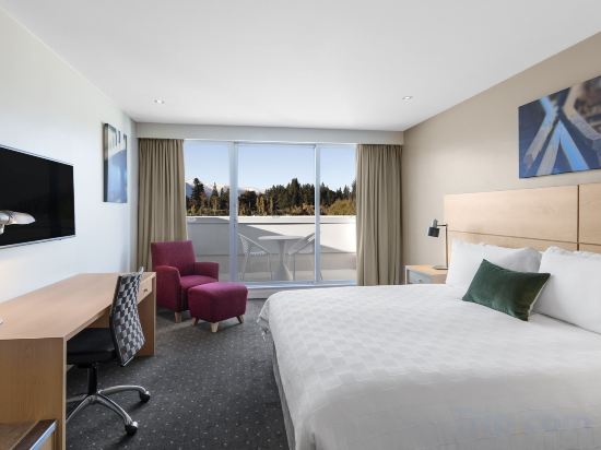 Crowne Plaza Hotel Queenstown Room Type - 1 King Standard Accessible Mountain View