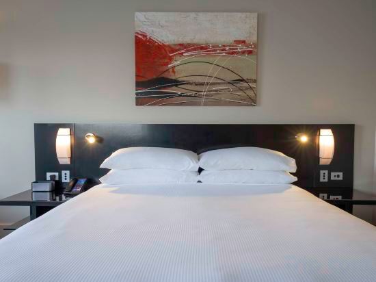 Hilton Cairns Room Type - King Hilton Executive Room with City View Hilton Cairns Room Type - King Hilton Executive Room with City View