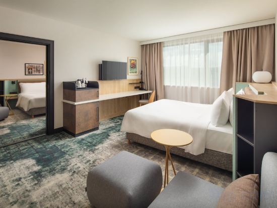 Crowne Plaza BUDAPEST - Tap to explore photos