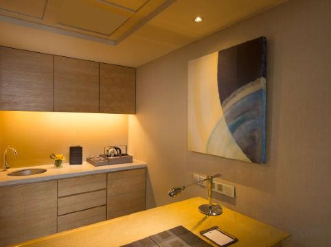 DoubleTree by Hilton Kuala Lumpur - Tap to explore photos