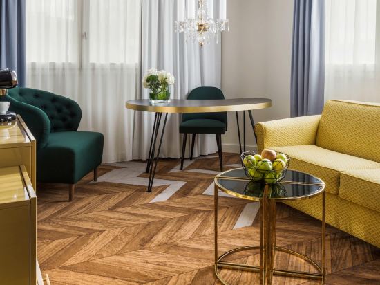 Hotel Le Louis Versailles Ch - Tap to explore photos