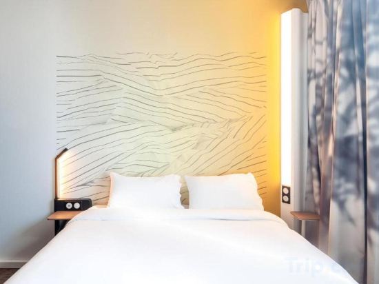 B&B HOTEL Paris Porte de Bagnolet - Tap to explore photos