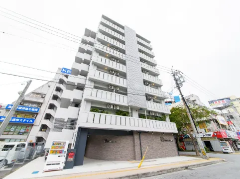 Mr.KINJO in Asahibashi Station Front