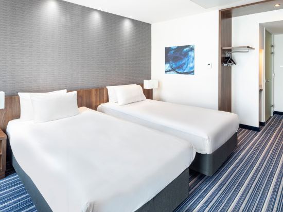 Holiday Inn Express ROTTERDAM - CENTRAL STATION Room Type - Standard Twin Room with Two Single Beds - High Floor