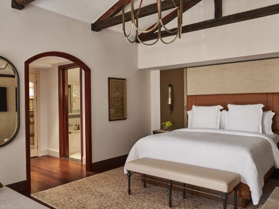Four Seasons Hotel Istanbul at Sultanahmet  Room Type - Beyzade One-Bedroom King Suite