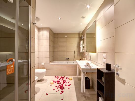 Milan Suite Hotel - Tap to explore photos