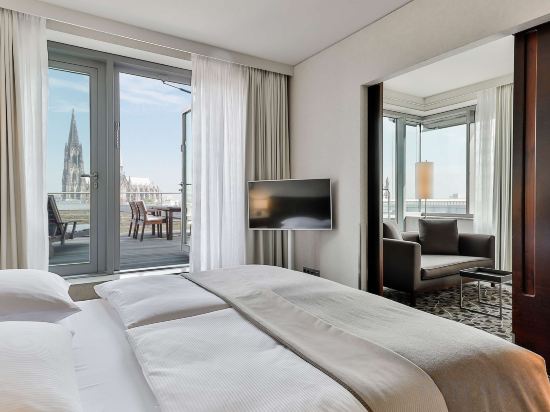 Dorint Hotel am Heumarkt Köln Room Type - Deluxe Suite
