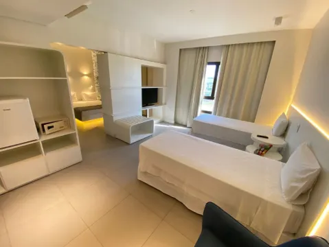 金塔購物飯店, 由菲尼克斯飯店管理