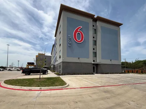 Studio 6 Dallas FairPark