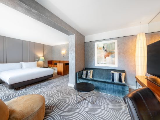 Hilton Berlin Room Type - JUNIOR SUITE DOME VIEW