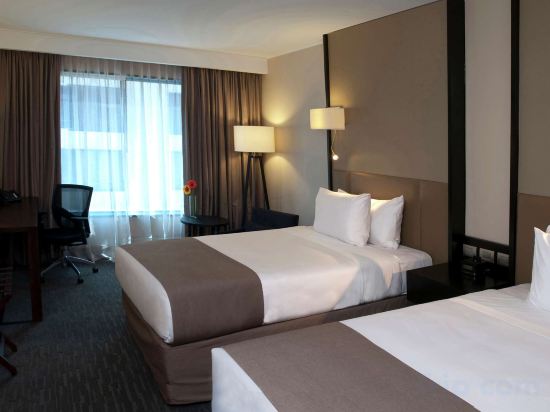 DoubleTree by Hilton Hotel Santiago - Vitacura - Tap to explore photos