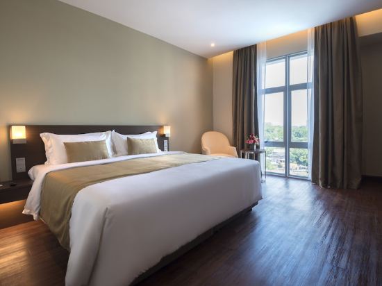 Astana Wing - Riverside Majestic Hotel - Tap to explore photos