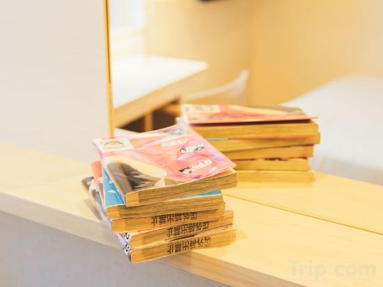 Quintessa Hotel Kokura Comic&Books Room Type - Semi-Double Room