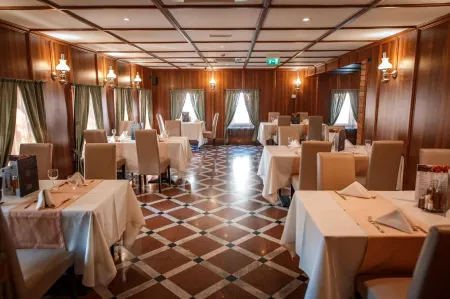 Гостиница River Palace Отели в г. Атырау