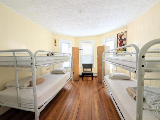 Boston Homestel Room Type - Bed in 4 Person Dorm (Mixed Gender)