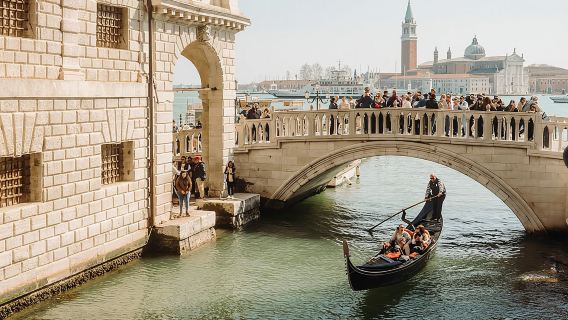เวนิสในหนึ่งวัน: ล่องเรือกอนโดลาชมมหาวิหารเซนต์มาร์ก พระราชวังดอจ และทัวร์ชมเมือง
