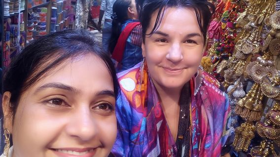 Private Customized Delhi Shopping Tour with Female Consultant