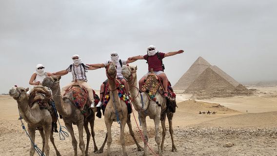 Von Kairo mit dem Flugzeug zu den Pyramiden und dem Ägyptischen Museum oder Grand Museum