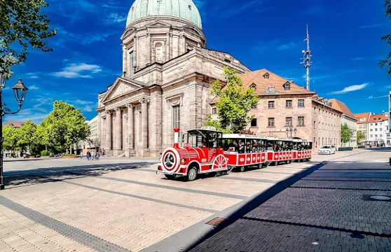 紐倫堡城市觀光之旅:乘坐Bimmelbahn從Schönen Brunnen出發