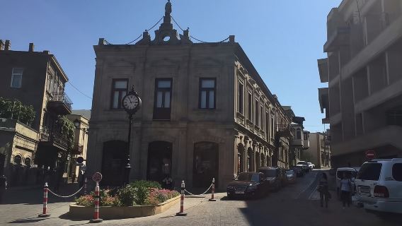 Old City Baku (City of Fire) + Flame Towers (Private Chartered Tour - Chinese-Speaking Driver - Customizable Itinerary)