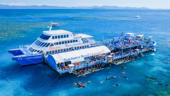 Passeio de um dia em Cairns, Austrália: Mergulho com snorkel e passeio de helicóptero na Grande Barreira de Corais de Moore com o catamarã Sunlover