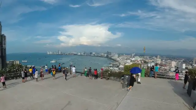 芭達雅市區遊覽：大佛、觀景點和寶石畫廊