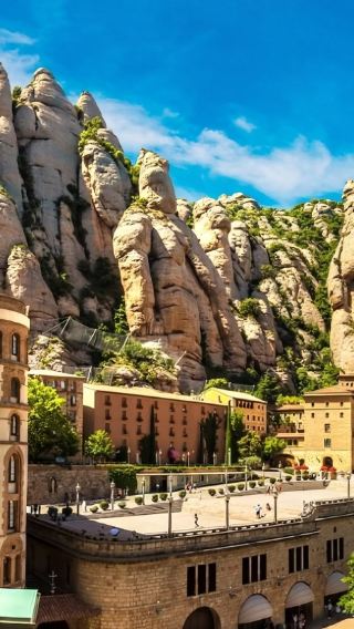 Barcelona group tours: Montserrat monastery and wine tasting tour
