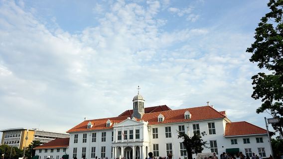 Jakarta Highlight Places with Multilingual Guide