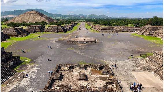 Teotihuacan Tour with Transportation & Food (PRIVATE OPTION)