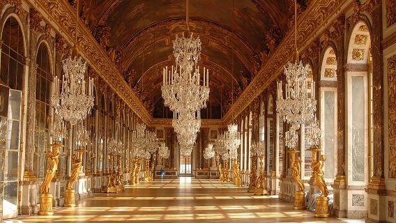 Palace of Versailles Skip-the-Line Guided Tour by Bus from Paris
