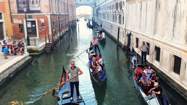 From Milan: Venice Full-Day Guided Tour With Boat Ride