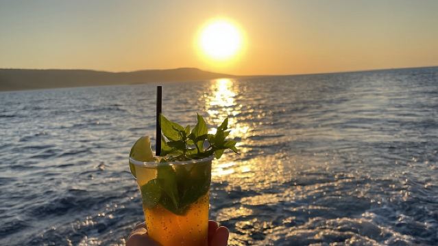 블루 라군 보트 투어 | 워터슬라이드 | 음악 | 와인 |