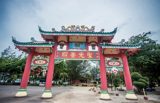 新加蘭水上村莊遊覽連午餐及酒店接送|印尼