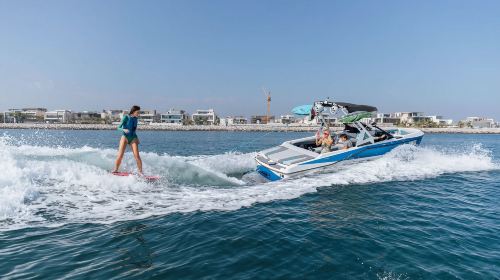 Dubai wake surfing experience 4